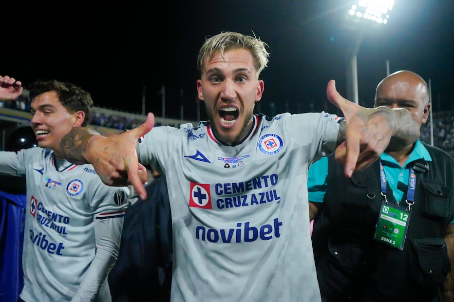 Gonzalo Piovi en festejo con Cruz Azul - Foto: Imago7