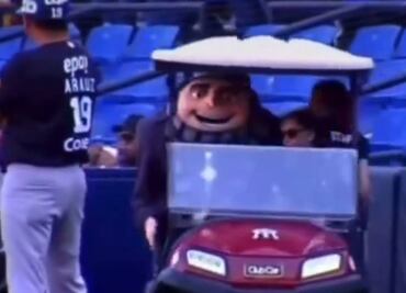 Botargas de los Minions sorprenden con choque en pleno partido de la LMB