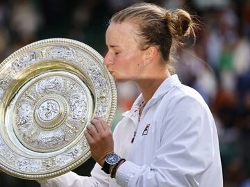 Barbora Krejcikova se consagra como campeona en la final femenil de Wimbledon