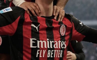 Santiago Giménez: AC Milan está cerca de cerrar a un delantero para competir con el mexicano