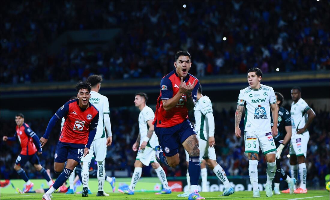 Cruz Azul logró impresionante voltereta para vencer al León y aseguró la Liguilla directa / FOTO: Imago7