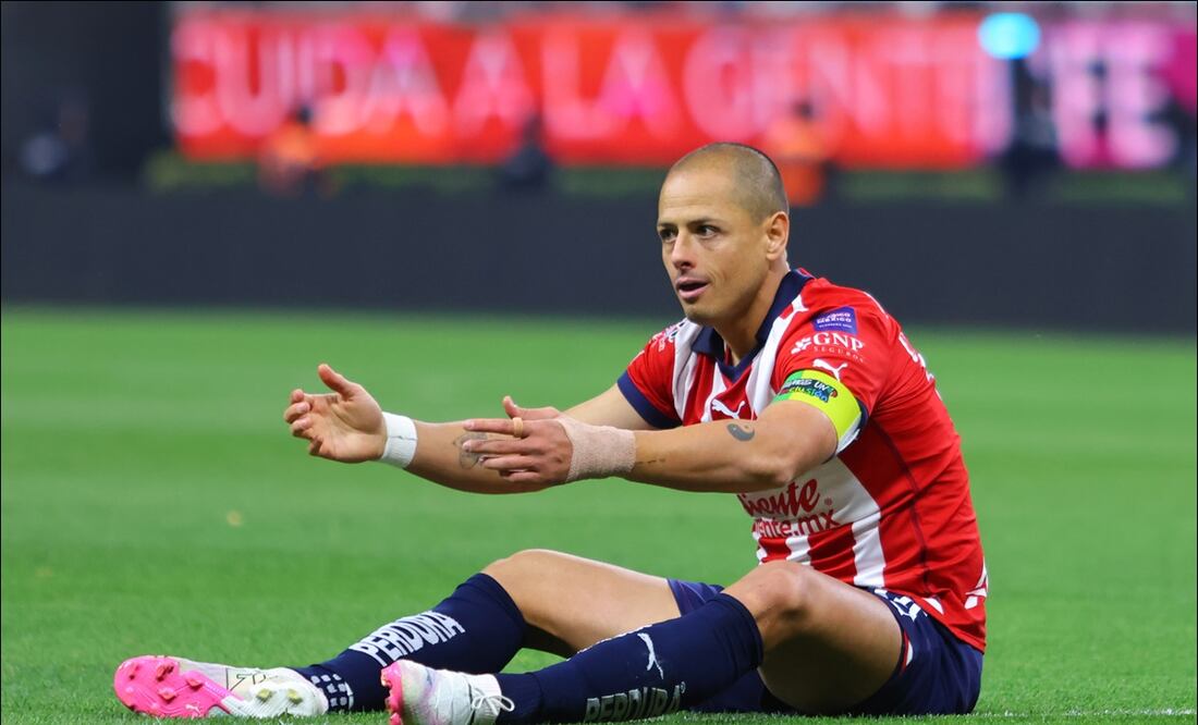 Chicharito Hernández no fue considerado en la convocatoria de Chivas para jugar contra Rayados / FOTO: Imago7