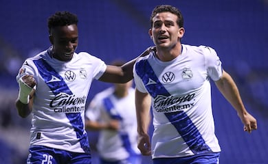 Puebla viene de atrás y se impone a Santos, en un juego de muchos goles