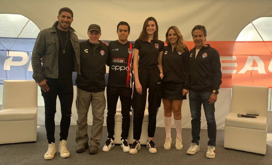 El balón está por rodar en La People's League. Foto: Édgar Enríquez