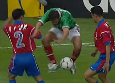 Cuauhtémoc Blanco inventó la 'cuauhtemiña', jugada que deslumbró en el Mundial de Francia 98