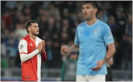 Santi Giménez suma su tercer partido sin marcar y el Feyenoord cae en Champions ante la Lazio