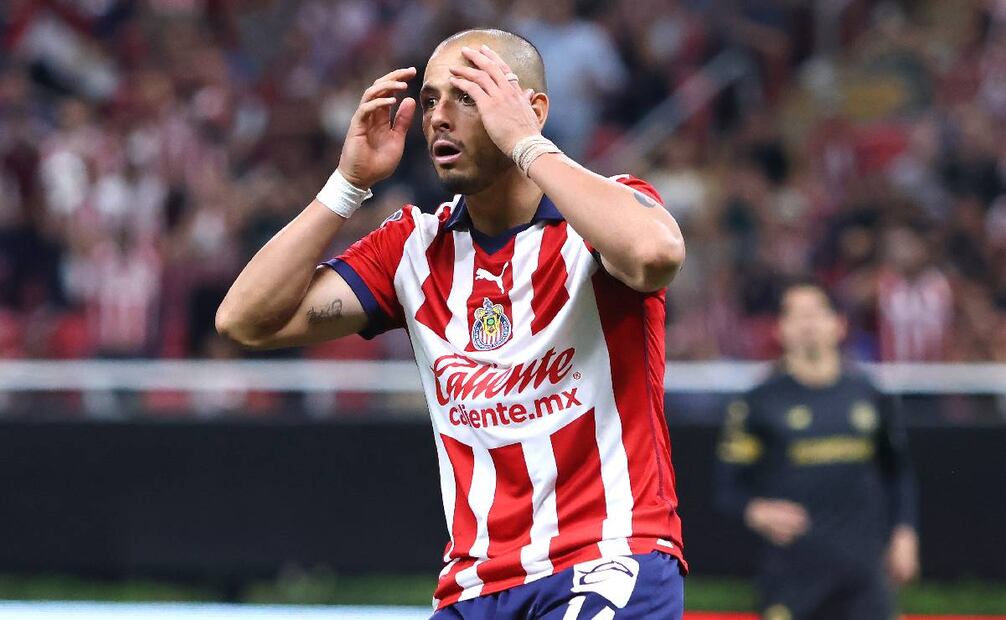 Chicharito se perderá ante América su tercer partido en el Apertura 2024. Foto: Imago7
