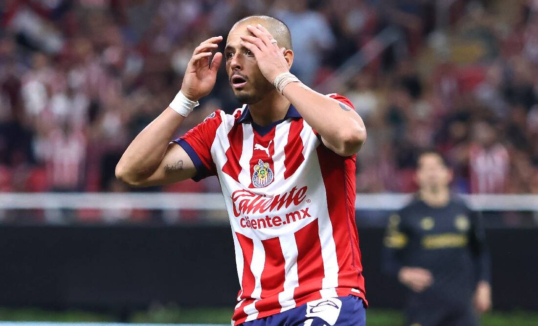 Chicharito se perderá ante América su tercer partido en el Apertura 2024. Foto: Imago7