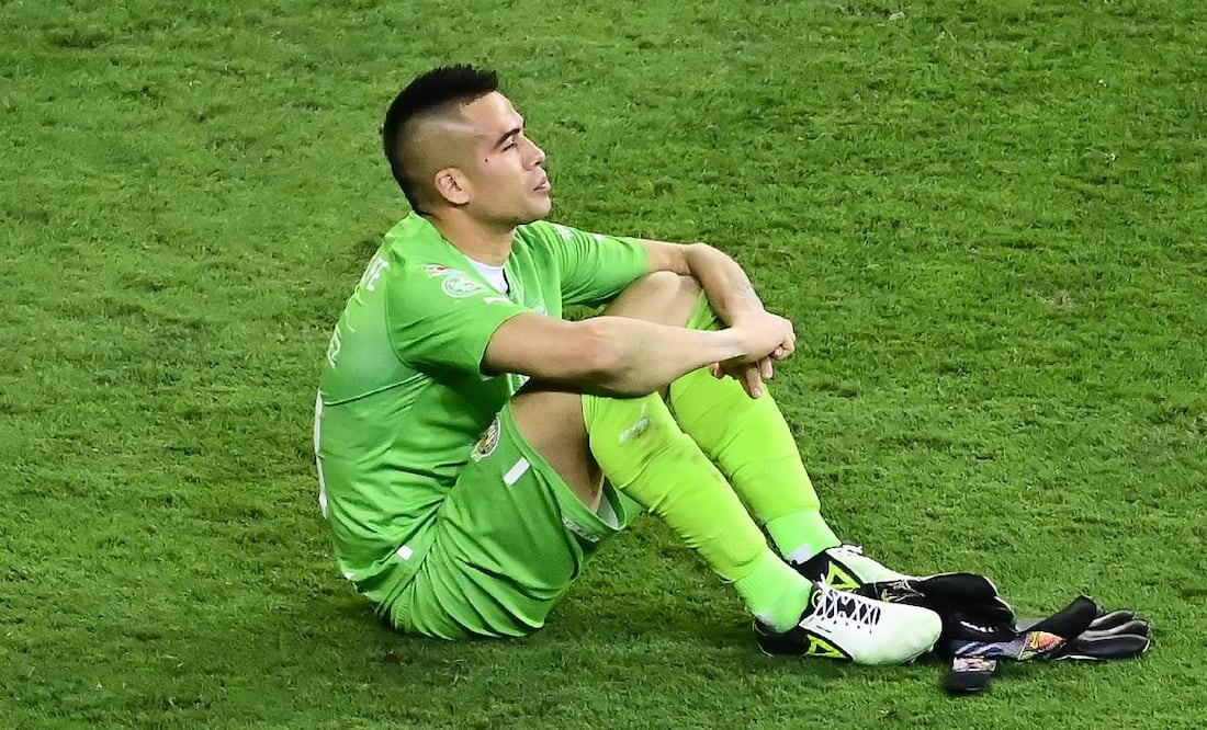 Miguel Jiménez tiene un pie afuera de las Chivas al no entrar en planes de Fernando Gago. Foto: Imago7