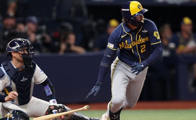 Los Brewers de Milwaukee pasan por encima a los Rays de Tampa Bay; están a un triunfo del campeonato