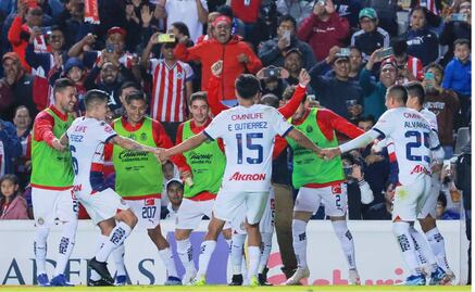 'Piojo' Alvarado se confirma como el mejor de Chivas y pone el 2-0 ante Querétaro