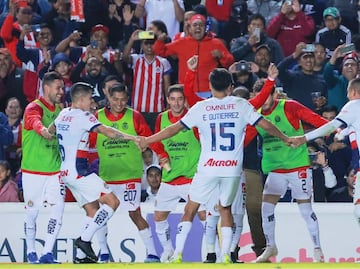 'Piojo' Alvarado se confirma como el mejor de Chivas y pone el 2-0 ante Querétaro