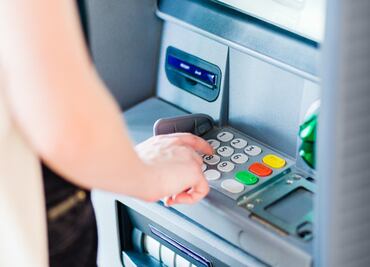 ¿Cuál es el monto máximo que puedes recibir o depositar para evitar al SAT?