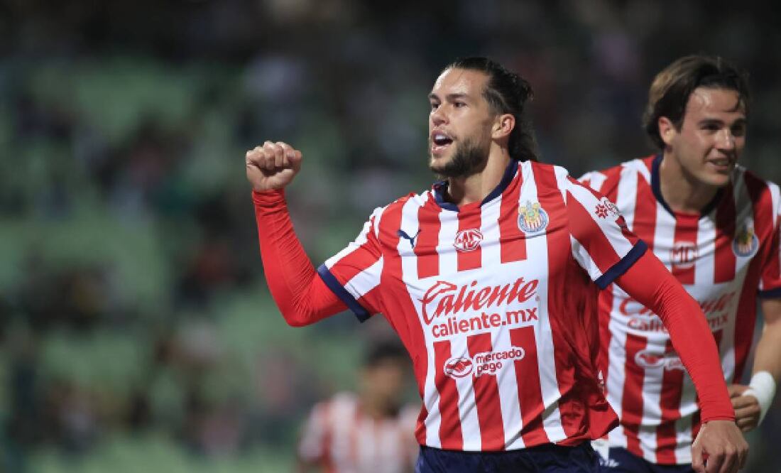 Cade Cowell festeja el tanto que significó la victoria de Chivas en su visita a Santos. Foto: Imago7