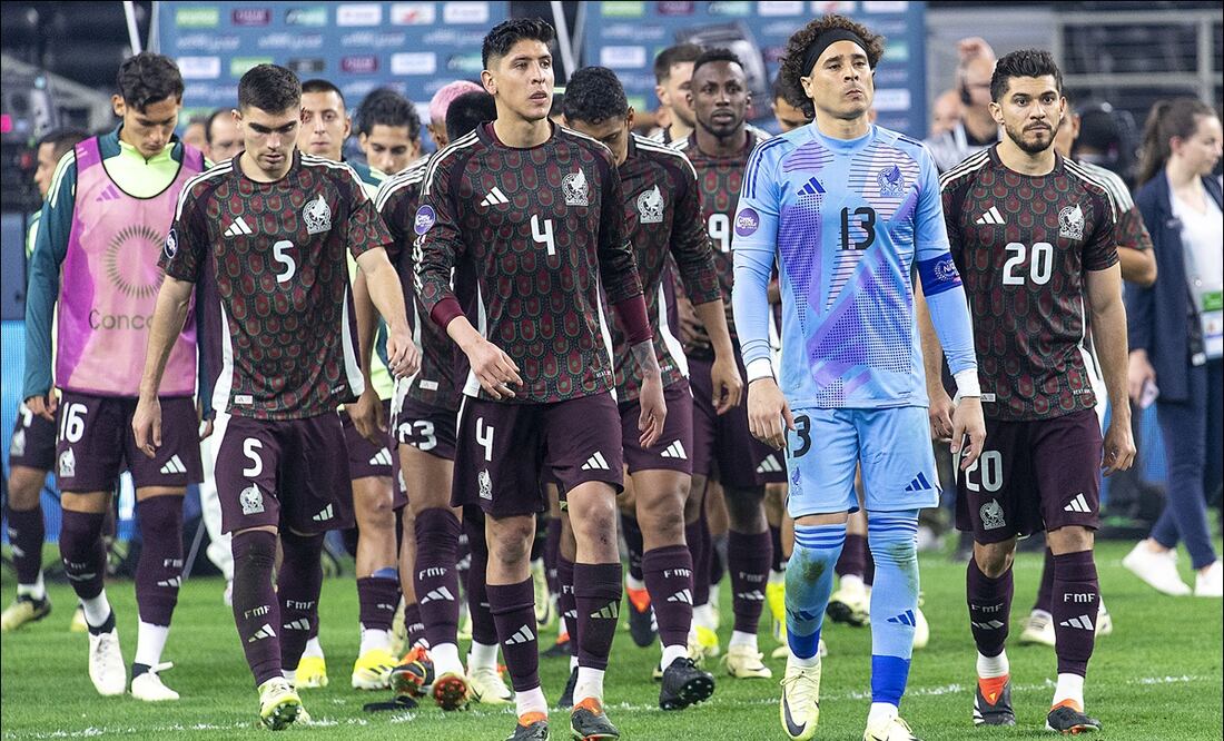 La Selección Mexicana volvió a la Ciudad de México en silencio total / FOTO: Imago7