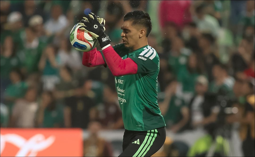 Raúl Rangel, durante un calentamiento con la Selección Mexicana. FOTO: Imago7