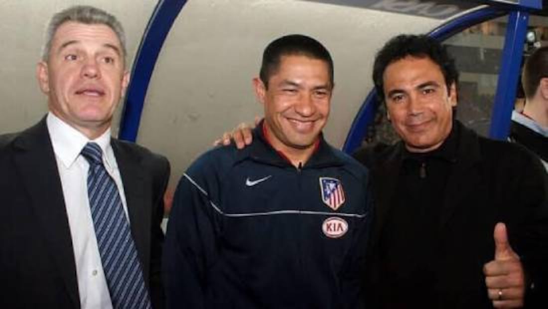 Javier Aguirre y Hugo Sánchez, durante un partido entre Atlético de Madrid y Almería. Foto: @LaPrimeraPalabraOficial