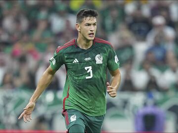 César Montes acepta que “es difícil asimilar” que la Selección Mexicana juegue contra un club