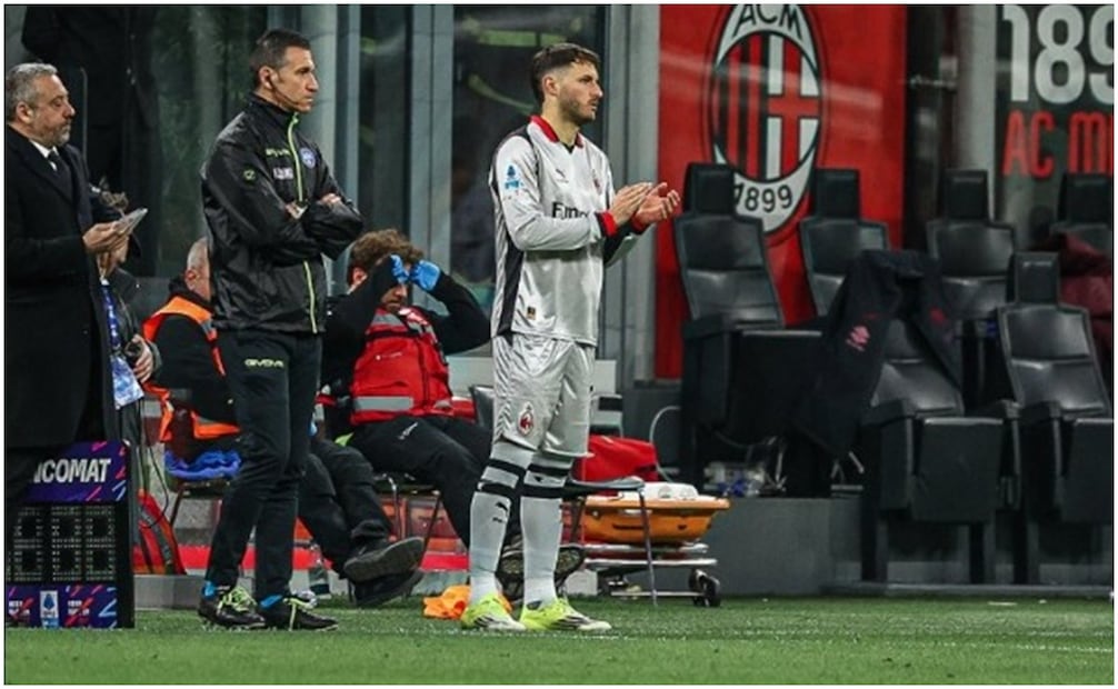 Santiago Giménez volvió a las canchas Foto: AC Milán
