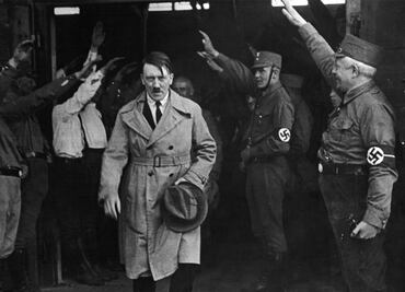 La difícil y traumática infancia de Adolf Hitler