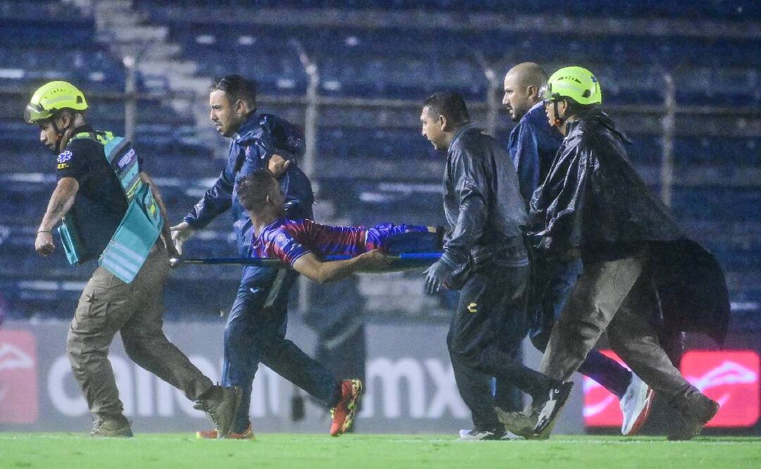 El Hobbit Bermúdez recibió una dura entrada de parte de Luis Ruiz que le provocó una fractura de tibia y peroné. Foto: Imago7