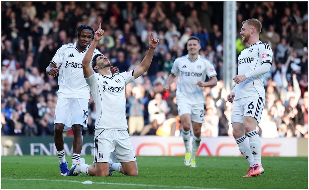 Raúl Jiménez dedica penalti a su padre Foto: AP