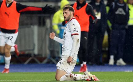 Santiago Giménez es elogiado por la prensa italiana; Milan encontró a su delantero