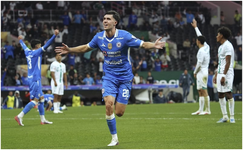 Cruz Azul rescata tres puntos valiosos en los últimos minutos ante Santos en el estadio Azteca