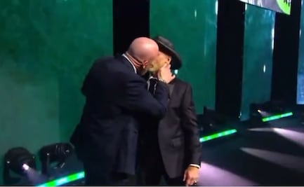 WWE: Triple H sorprendió con beso a Shawn Michaels en la boca durante su inducción al Salón de la Fama