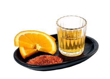 3 tips para beber Mezcal sin morir en el intento