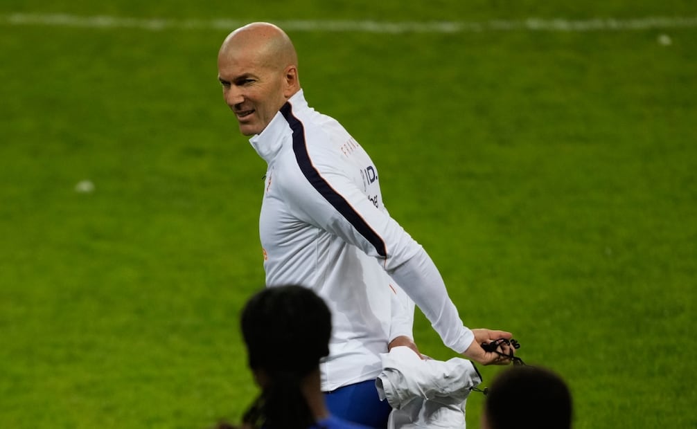 Zinedine Zidane en los entrenamientos con la Selección de Francia / Foto: AP