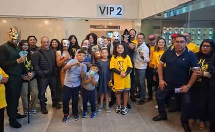 Luchadores de la Triple A conviven con los aficionados antes de la Triplemania XXXII
