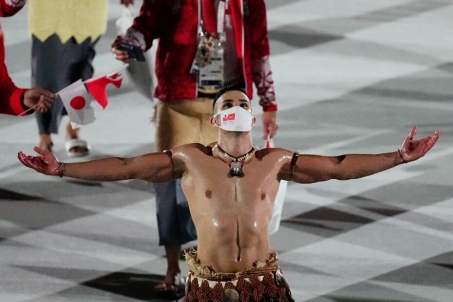 Pita, el musculoso abanderado de Tonga que causó furor en Tokio 2020