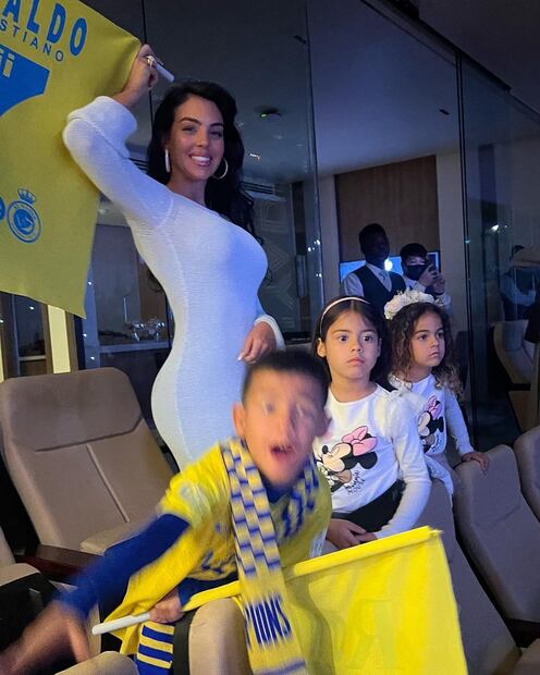 Georgina Rodríguez se destaca como una figura presente y divertida en la vida familiar. Fuente: Instagram @georginagio