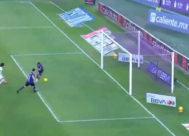 Hugo González y José Madueña cometen tremendo oso que adelantó a Pumas ante Mazatlán