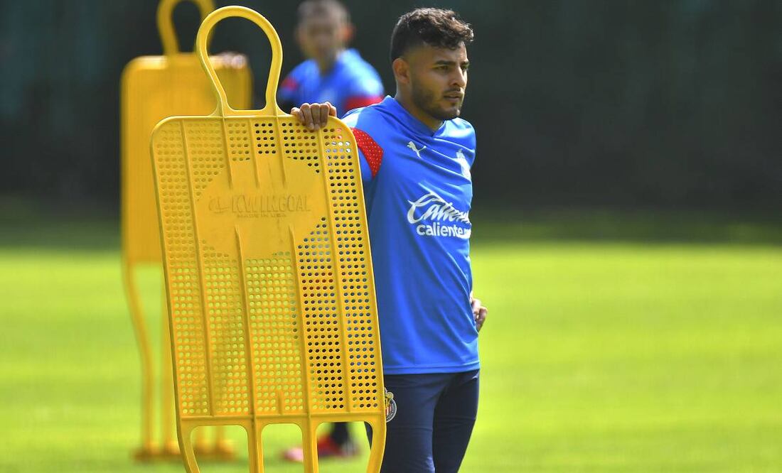 Alexis Vega ya entrena con Chivas, pero no lo consideran para los juegos. Foto: Imago7