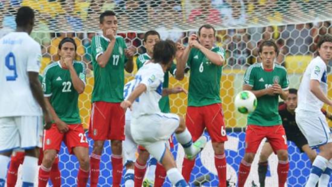 Andrea Pirlo se lució con un golazo de tiro libre ante México en la Copa Confederaciones 2013. Foto: Archivo