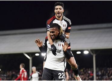 Raúl Jiménez anotó doblete en Premier League, el día que el Fulham goleó al Notthingham Forest