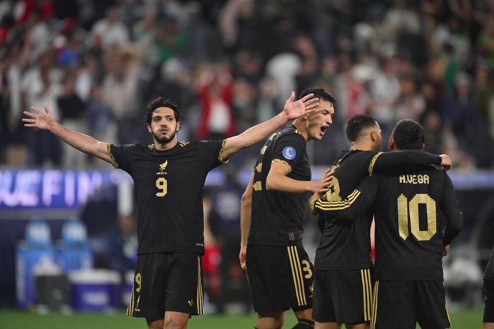 Raúl Jiménez festeja con la Selección Mexicana / Foto: Imago7