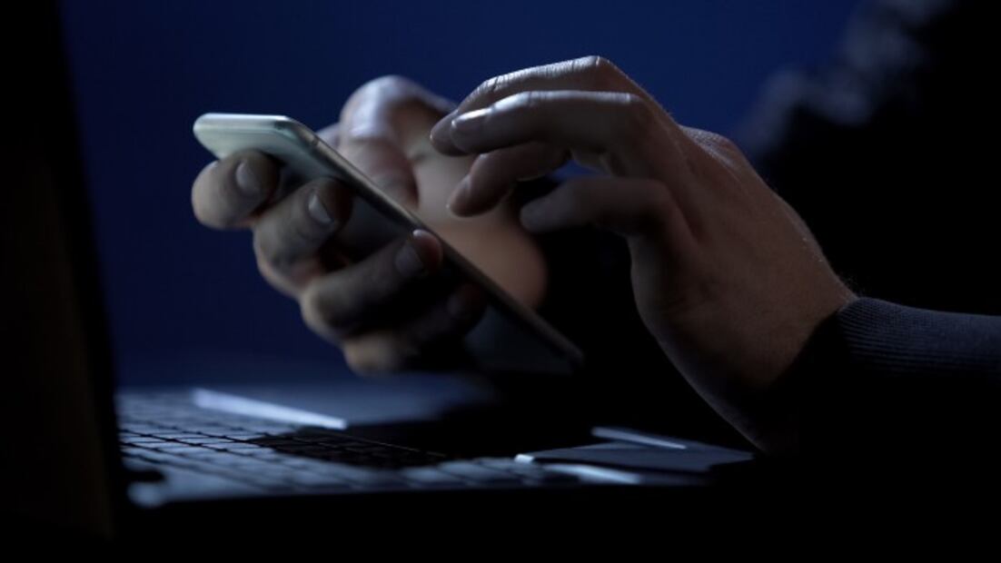 Meta bloquea 7 redes de vigilancia que espiaron a 50,000 personas