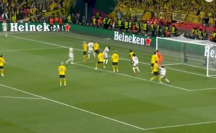 Dani Carvajal conectó un certero cabezazo para adelantar al Real Madrid ante el Borussia Dortmund