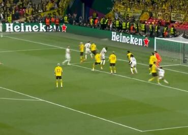 Dani Carvajal conectó un certero cabezazo para adelantar al Real Madrid ante el Borussia Dortmund