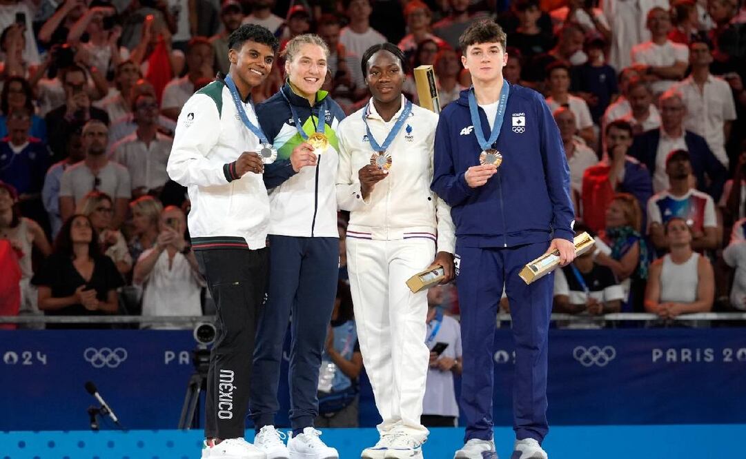 Prisca Awiti, feliz por haber conseguido su medalla de plata en París 2024. Foto: Agencias