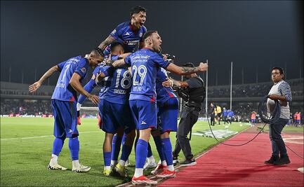 Cruz Azul supera a un fácil Pumas y se acercan a las semifinales de la Liga MX