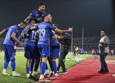 Cruz Azul supera a un fácil Pumas y se acercan a las semifinales de la Liga MX