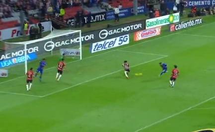 Uriel Antuna le marcó doblete a las Chivas en la goleada de Cruz Azul ¿se los volvió a festejar?