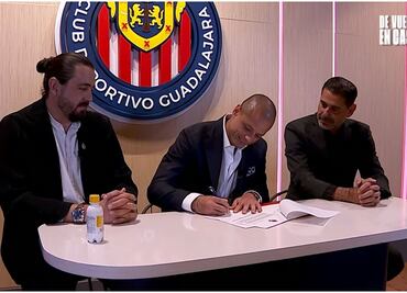 Chicharito firma su contrato y Amaury Vergara le dedica emotivas palabras