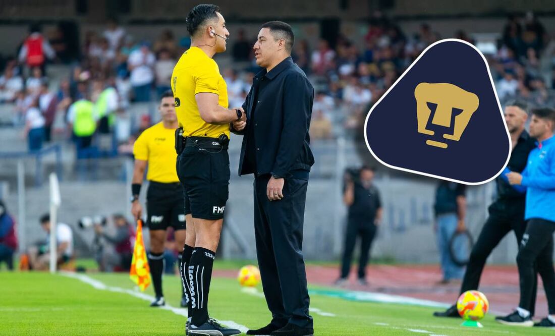 El árbitro Ismael Rosario López Peñuelas charla con Efraín Juárez durante el partido entre Pumas y Rayados. FOTO: Imago7