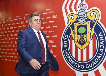 El Piojo Herrera levanta la mano para ser el entrenador de las Chivas