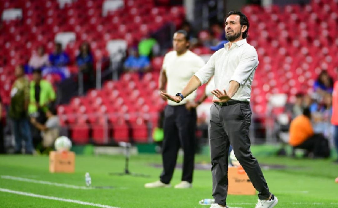 Gerardo Espinoza se quejó del arbitraje en el Cruz Azul vs Puebla / Foto: Imago7